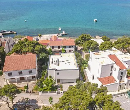 House X - 3 Bedroom App Apartment *