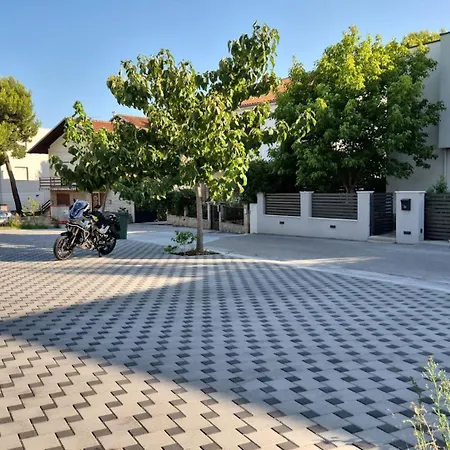 House X - 3 Bedroom App Apartment *